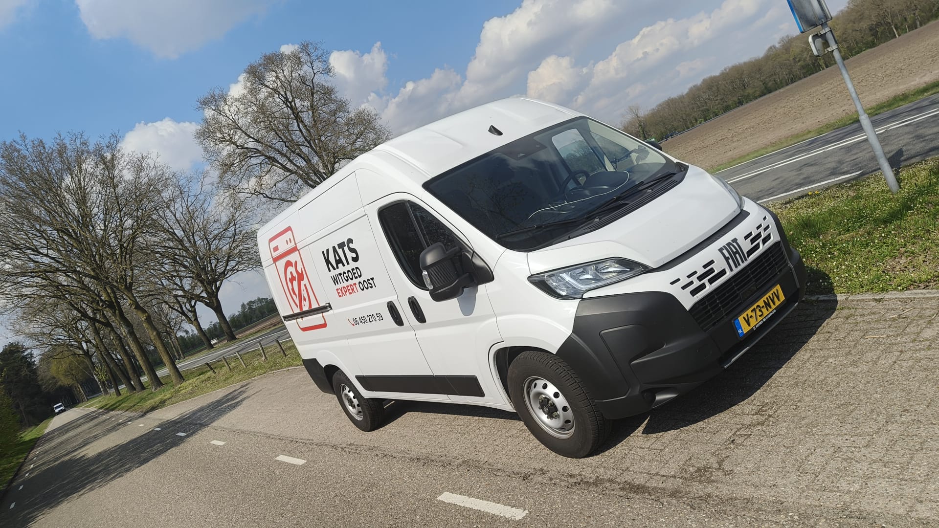 Servicebus van Kats Witgoed Expert Oost